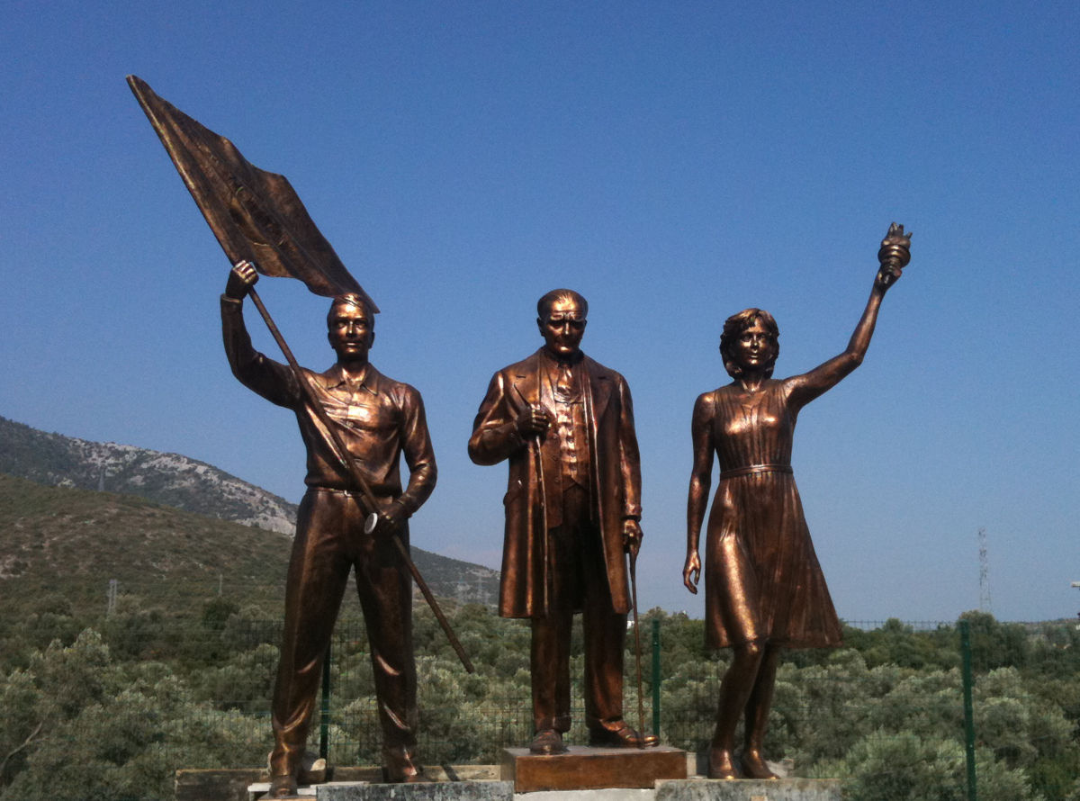 Bodrum Ted Koleji Atatürk Anıtı