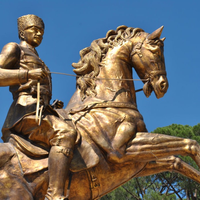 Atlı Atatürk Heykeli