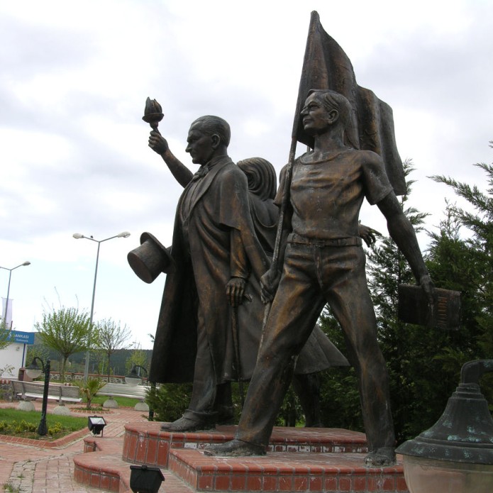 Marmara Eğitim Köyü Atatürk Anıtı