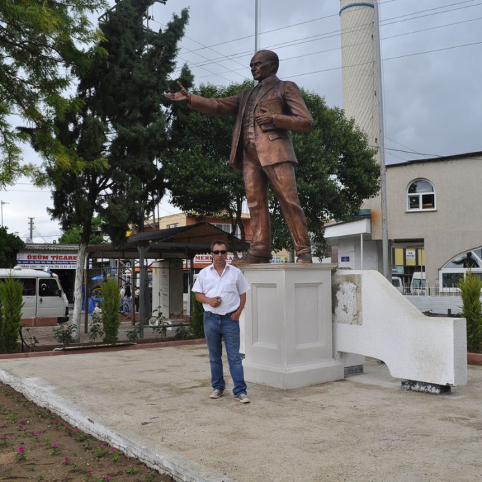 Acarlar Atatürk Anıtı